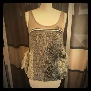 ✨Unique Bell top with interesting pocket detail✨